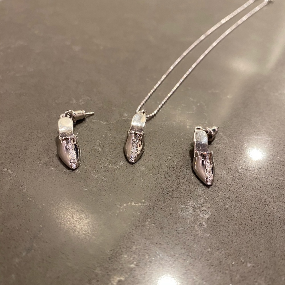 Silver high heeled earring and necklace set
